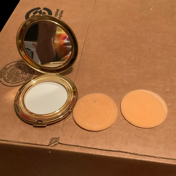 Vintage Signature makeup Compact - Picture 4 of 4